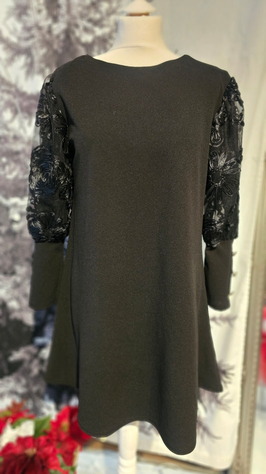 Midi mekko punainen ja musta