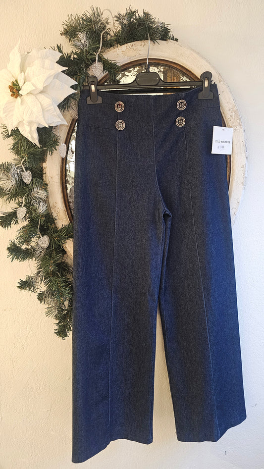 Leveälahkeiset farkut