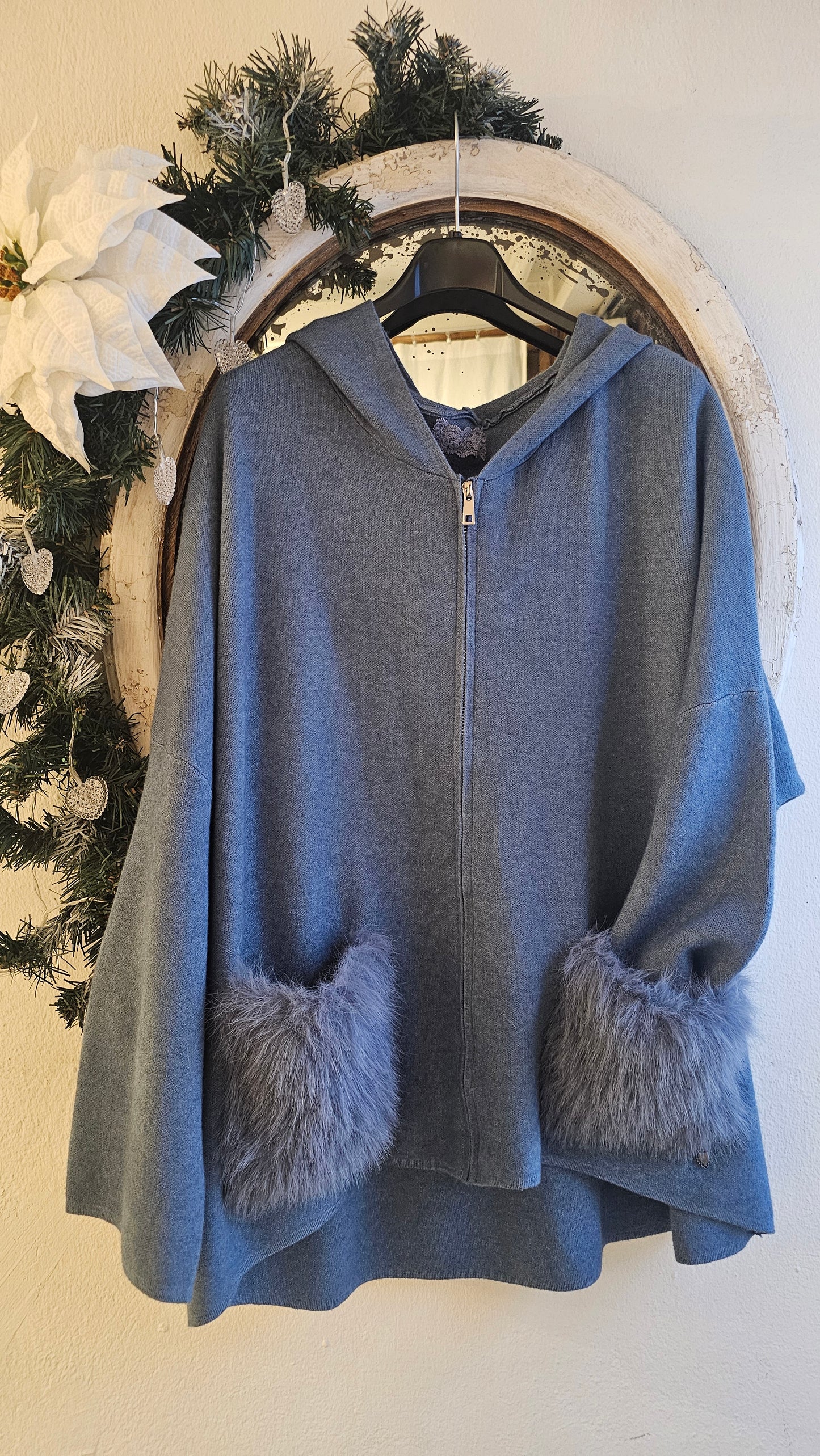 Hupullinen neuletakki