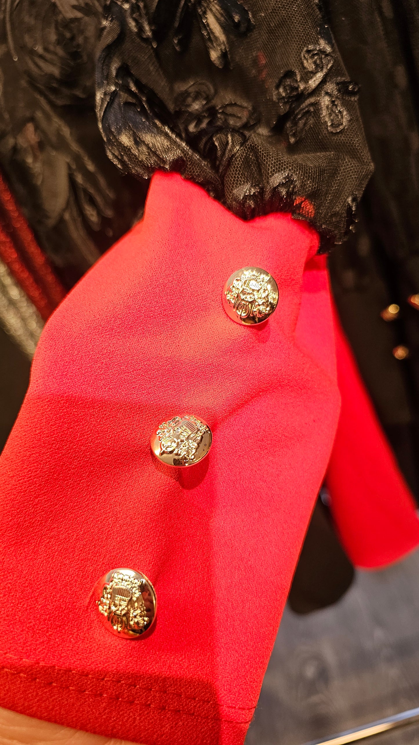 Midi mekko punainen ja musta