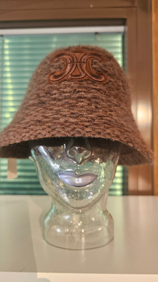 Bucket hat ruskea.