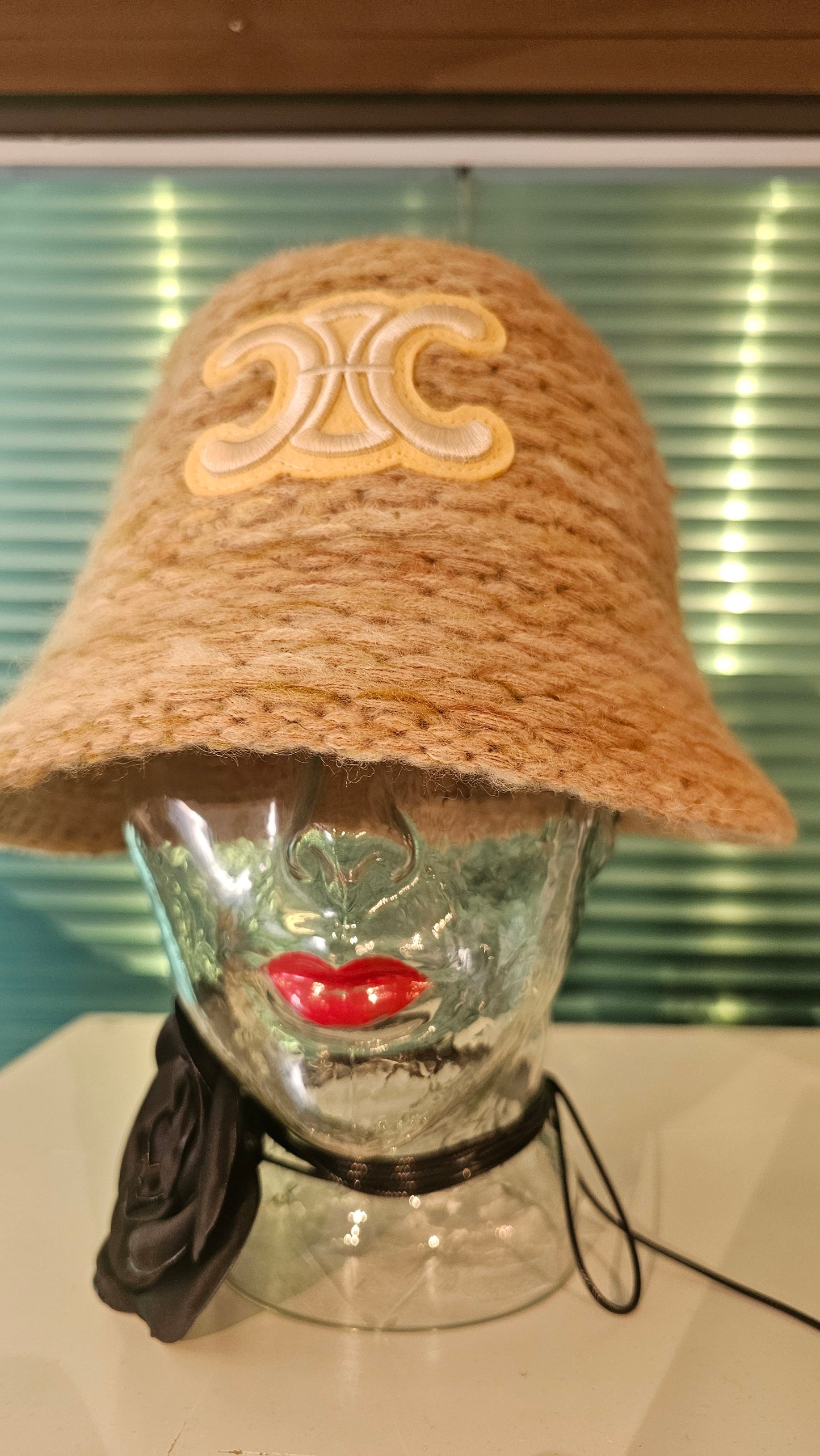 Bucket hat vaalea latte.