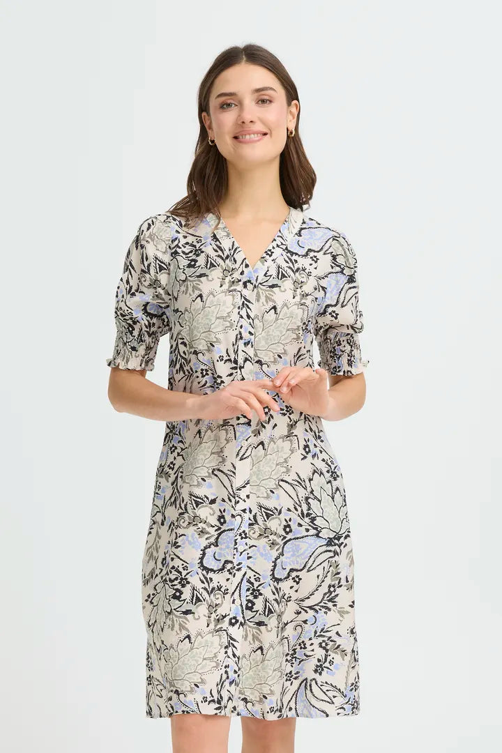 siniävyinen mekko