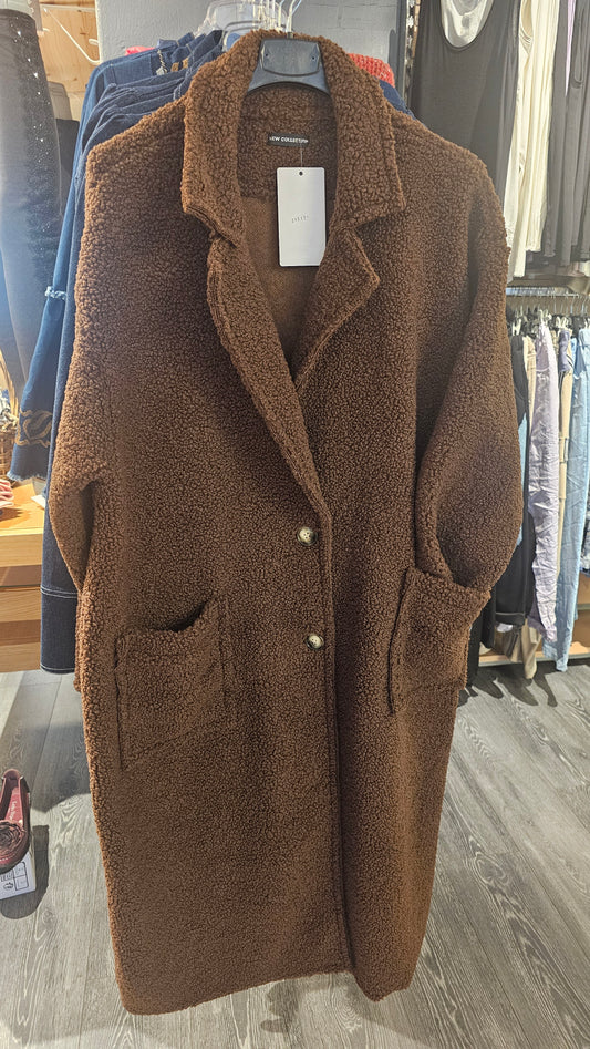 Pitkä teddytakki. Ruskea teddytakki