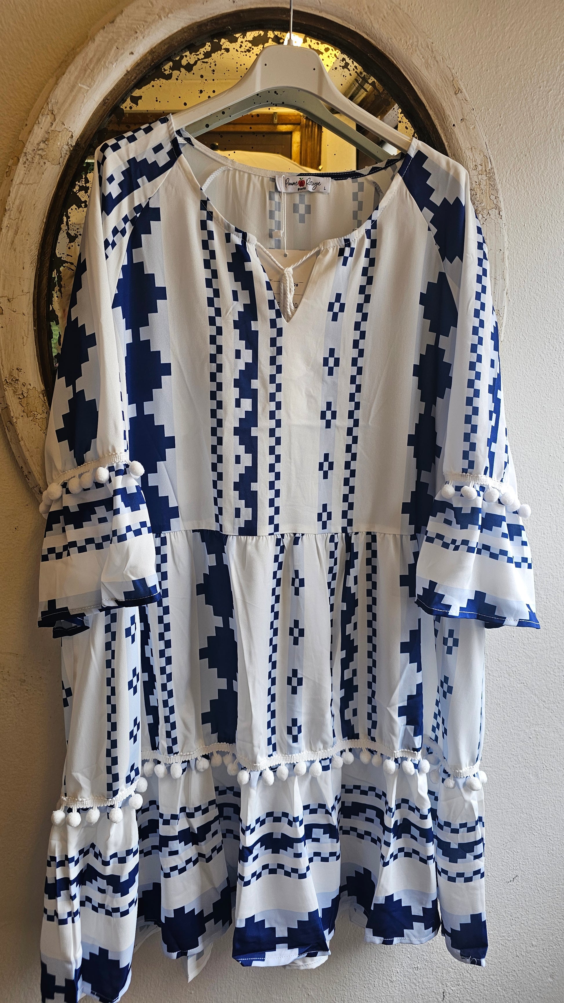 sinivalkoinen mekko