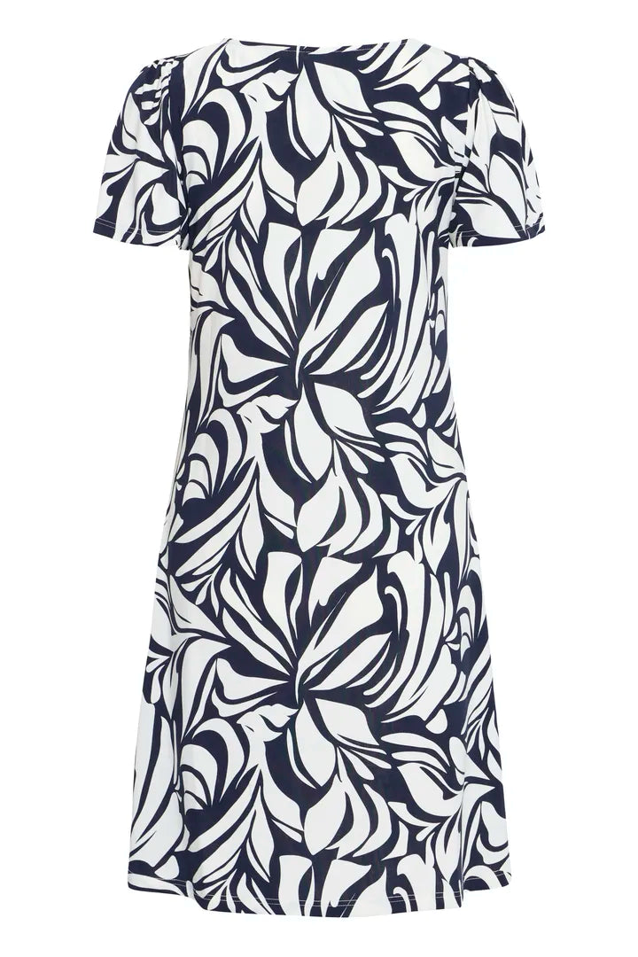 pyreäkauluksellinen mekko