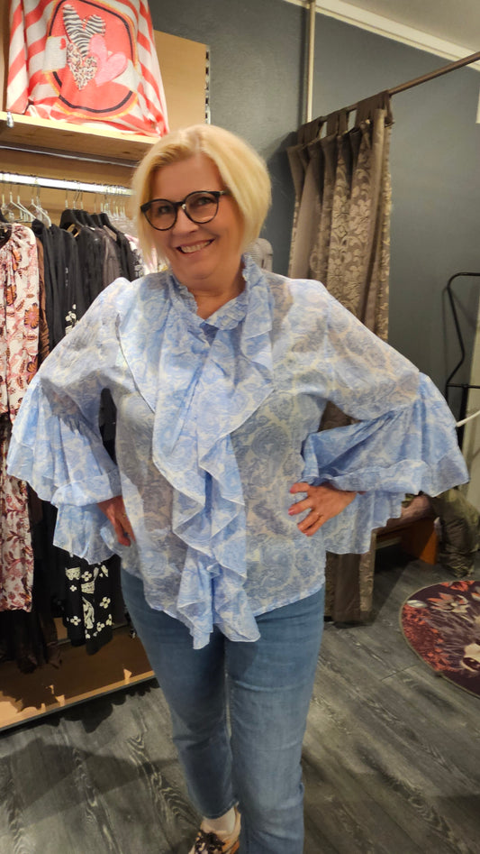 vaaleansininen pusero