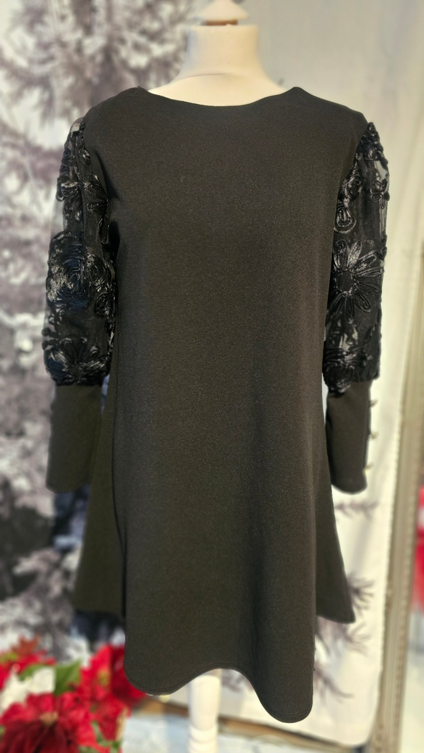 Midi mekko punainen ja musta