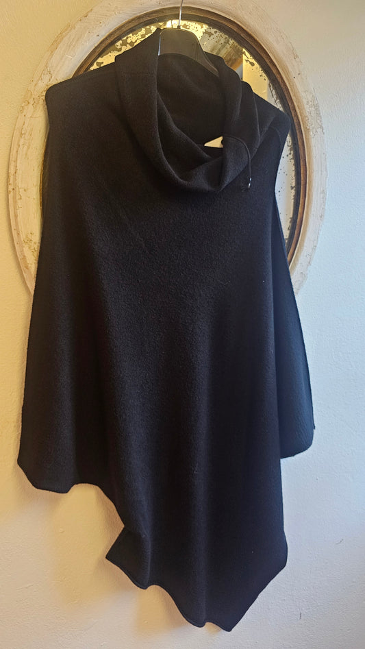 Neulospusero pienellä kauluksella