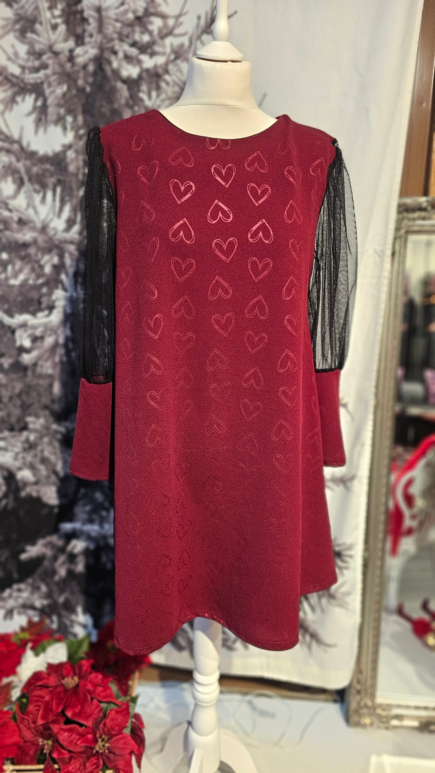 Sydänkuvioinen mekko burgundi väri