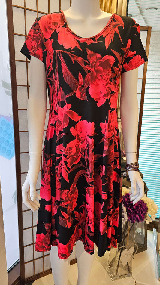 Mustapunainen mekko