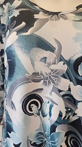 Vihreäsävyinen mekko