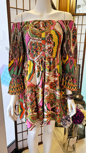 Kirjava lyhyt mekko