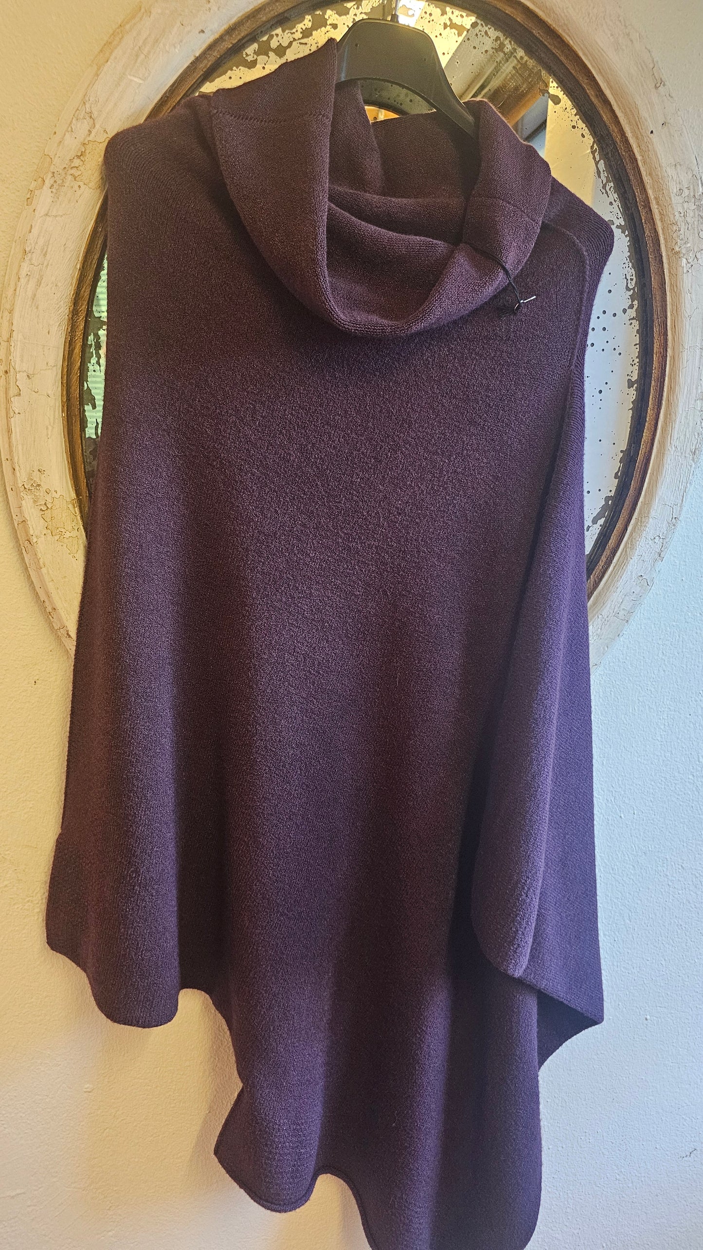 Neulospusero pienellä kauluksella