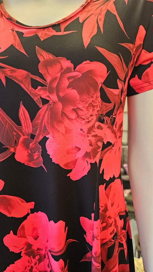 Mustapunainen mekko