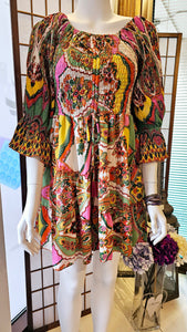 Kirjava lyhyt mekko